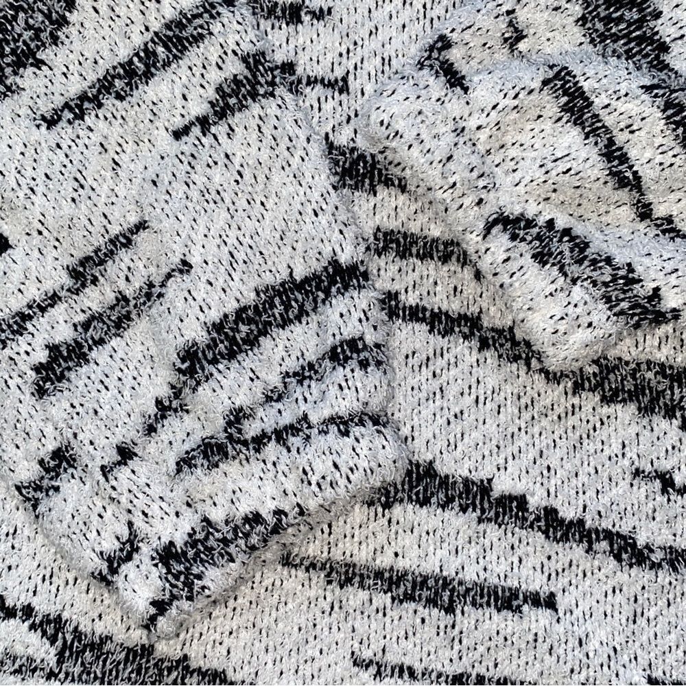 Maurice’s Zebra Pattern Sweater XSmall - Picture 4 of 5